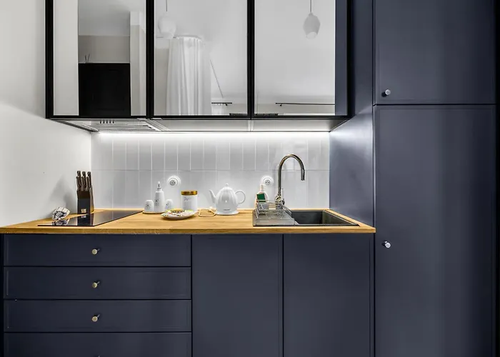 Wlochy - Parking, And Park View - By Rentujemy