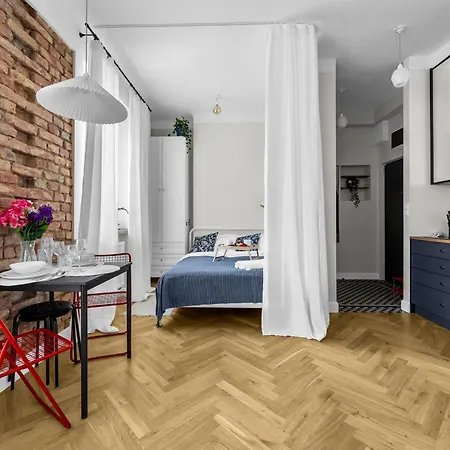 Wlochy - Parking, And Park View - By Rentujemy *